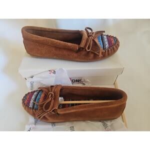 Minnetonka Women's Arizona Kilty Hardsole in Brown Arizona Size 9